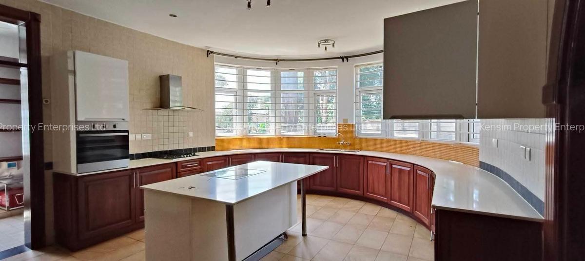 5 Bed Townhouse with En Suite in Rosslyn - 7