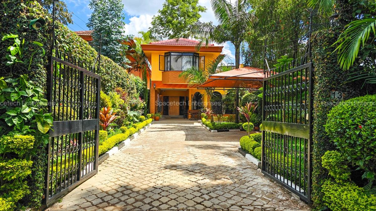 4 Bed Townhouse with En Suite in Westlands Area - 1