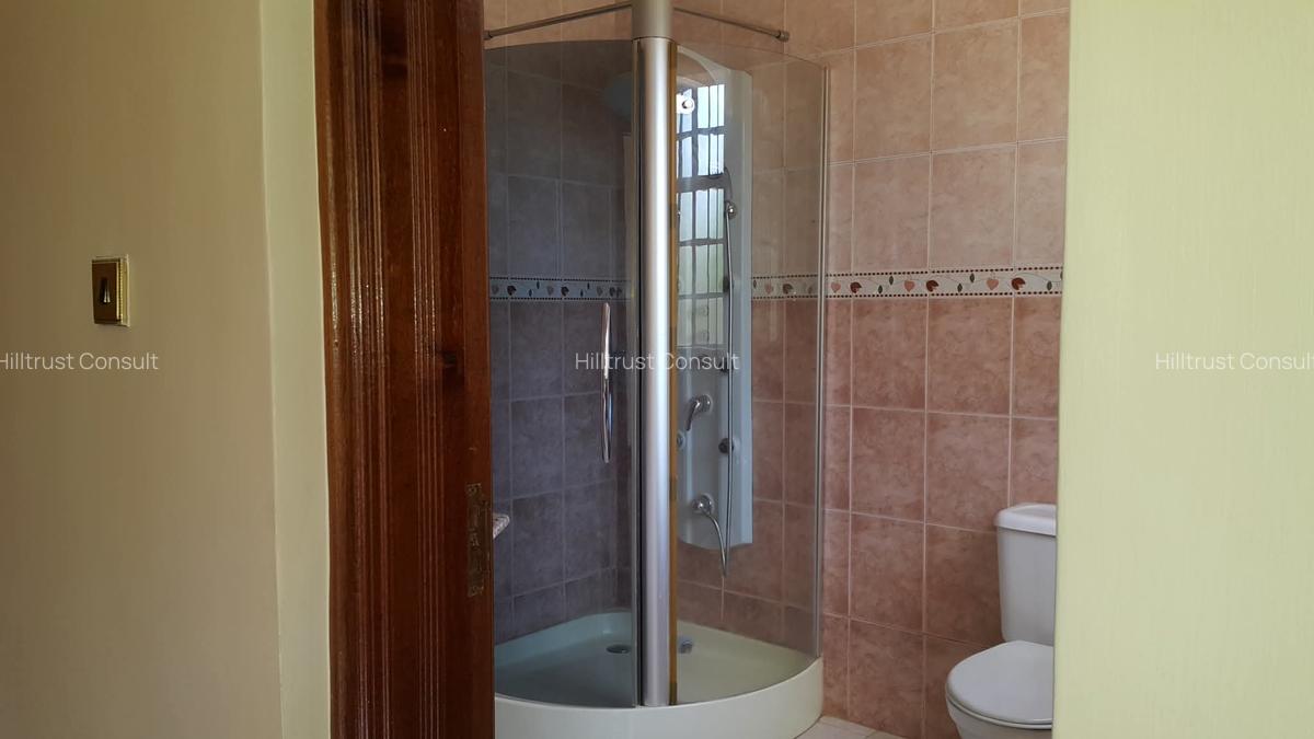 5 Bed Townhouse with En Suite in Gigiri - 10