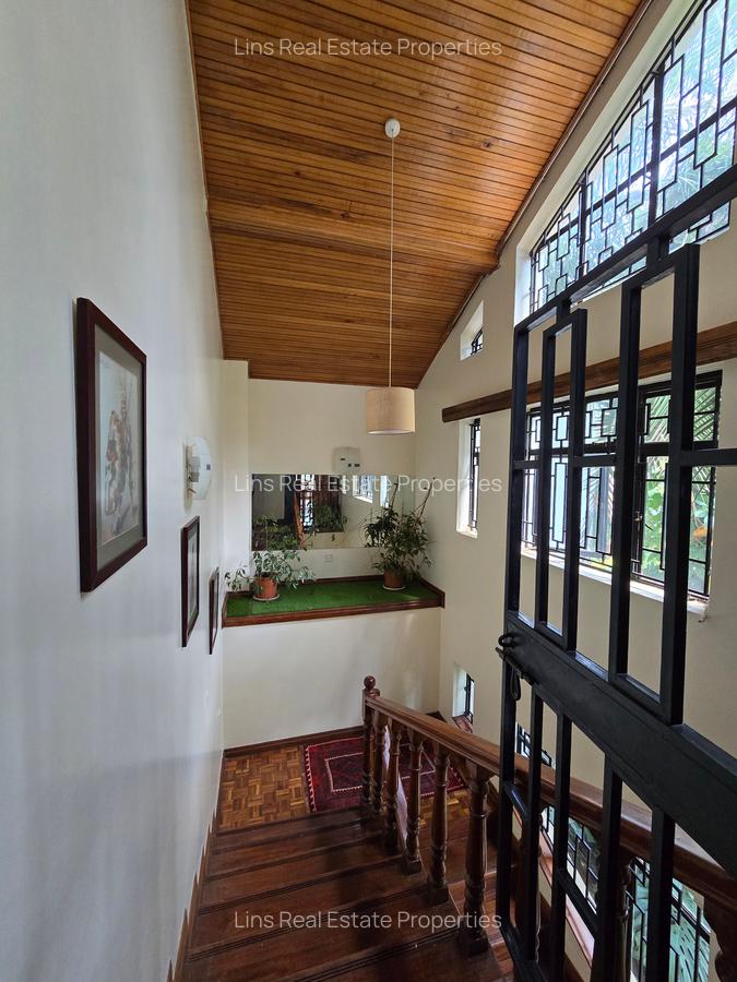 5 Bed House with En Suite in Runda - 16