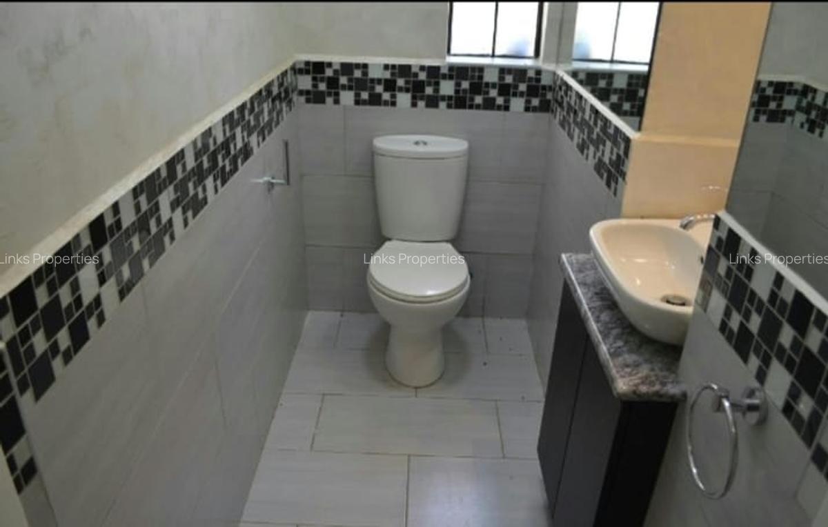 3 Bed House with En Suite at Karen Road - 4