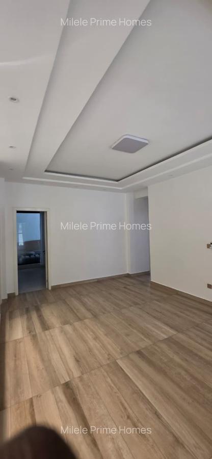 Serviced 6 Bed Apartment with En Suite at Parklands - 12