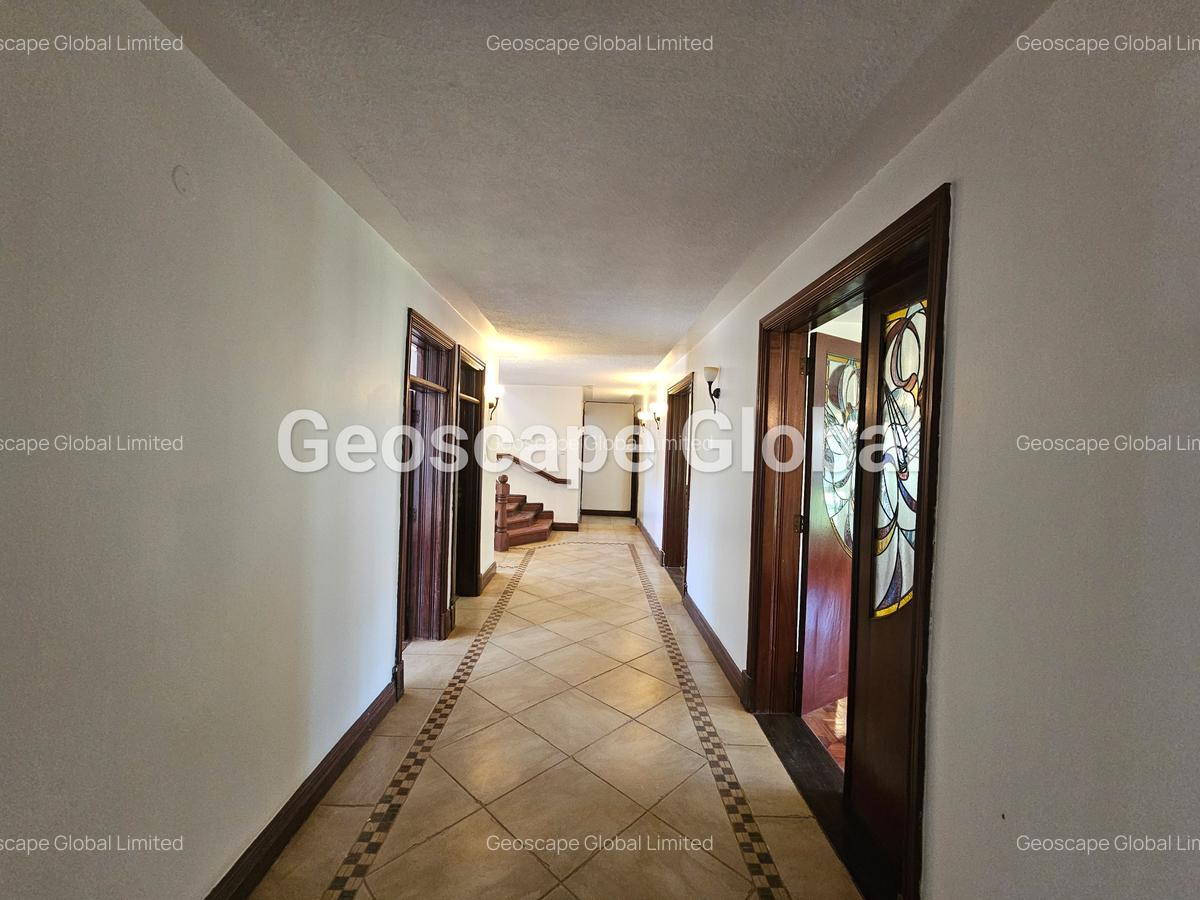 5 Bed House with En Suite in Runda - 8