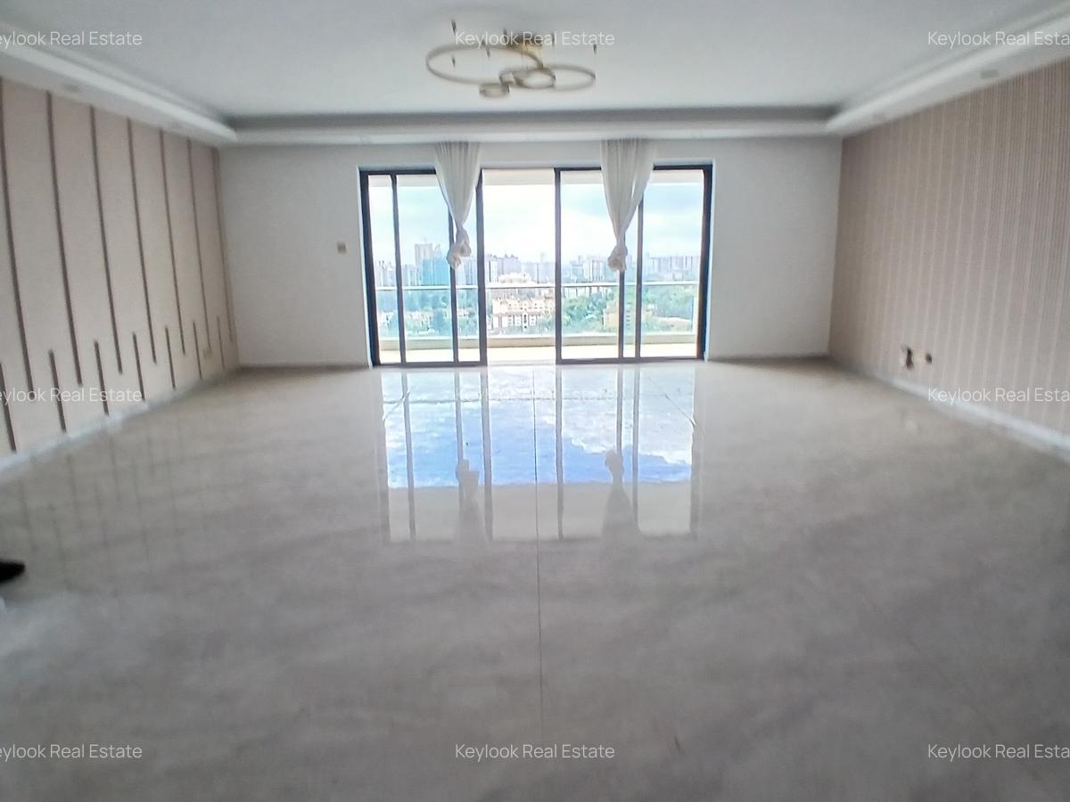 4 Bed Apartment with En Suite at Valley Arcade - 12