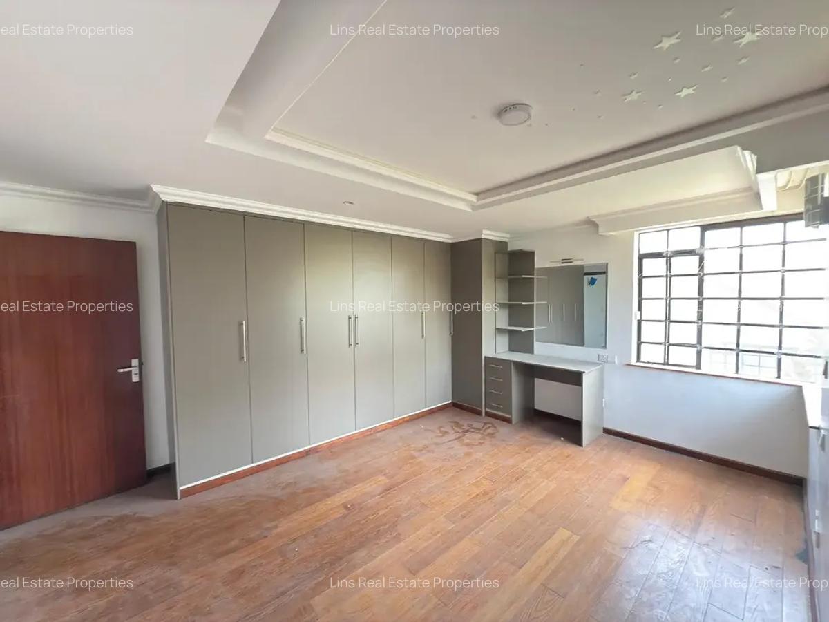 4 Bed Townhouse with En Suite in Kitisuru - 12