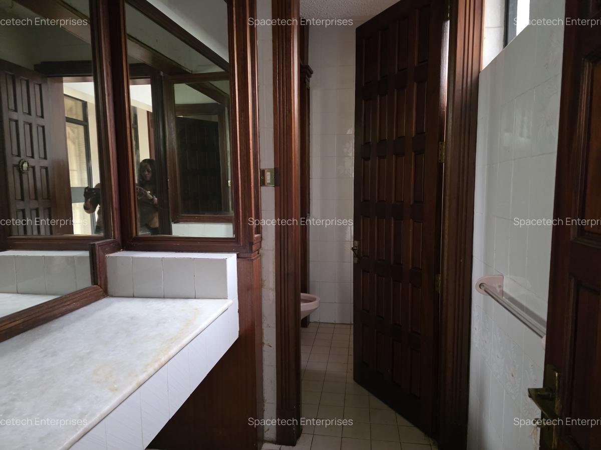 5 Bed House with En Suite in Muthaiga - 14