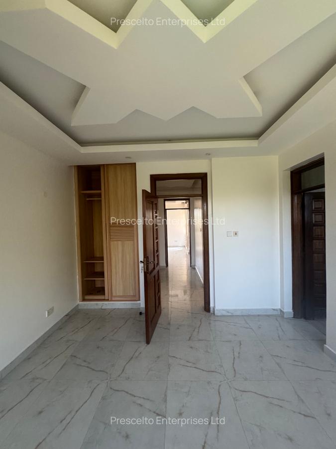 3 Bed Apartment with En Suite at Off Links Road - 15