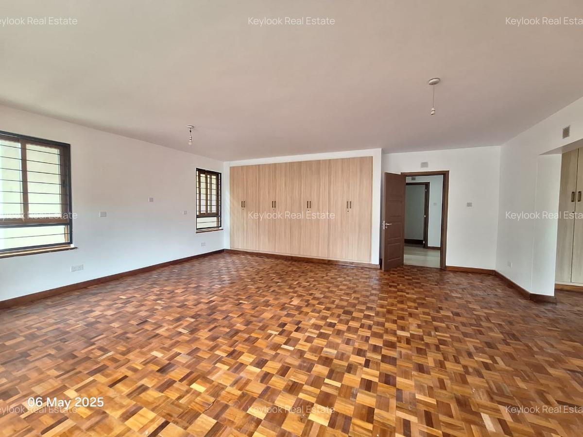 5 Bed Townhouse with En Suite at Lavington - 9