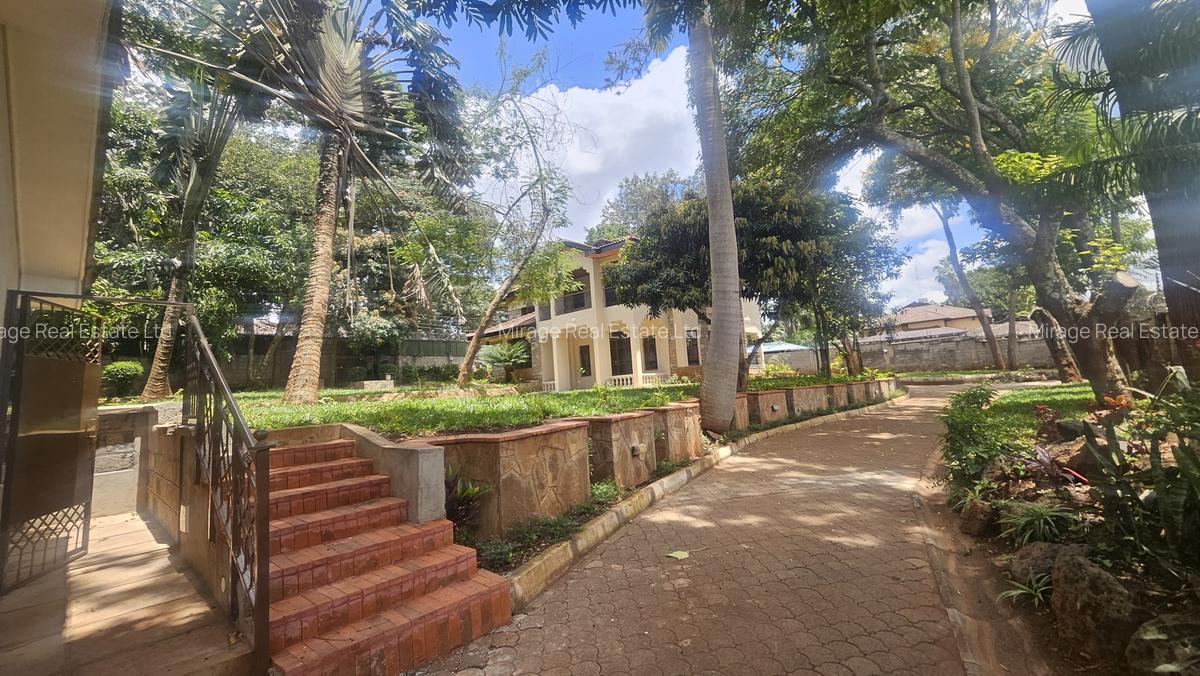5 Bed House with En Suite in Runda - 3