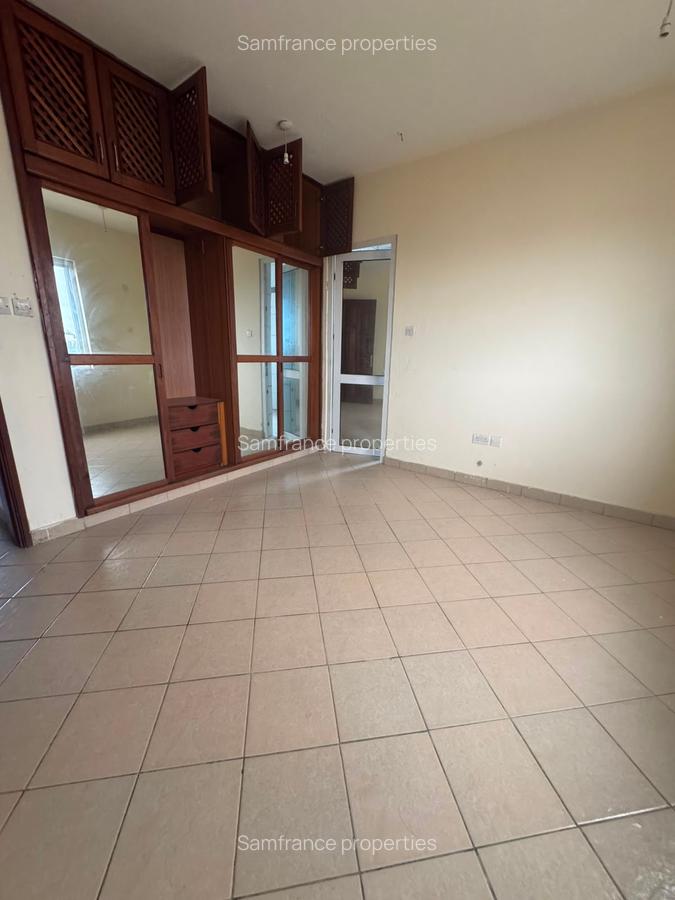 Serviced 2 Bed Apartment with En Suite at Serena Road - 1