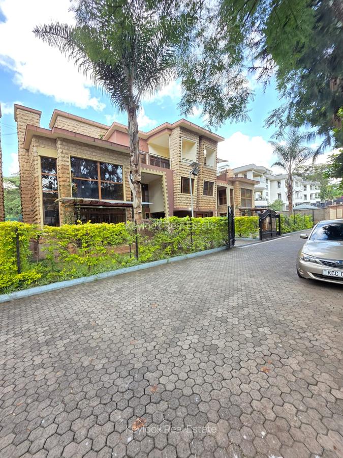 5 Bed Townhouse with En Suite at Off Convent Drive - 11