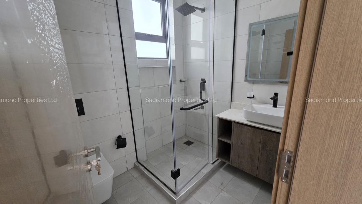 3 Bed Apartment with En Suite in Brookside - 11