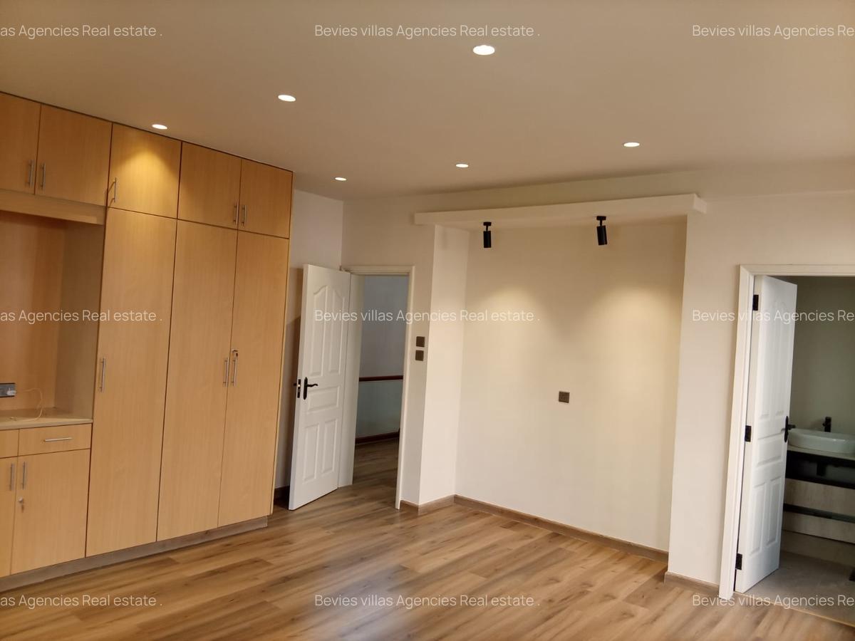 4 Bed Townhouse with En Suite at Westlands - 4