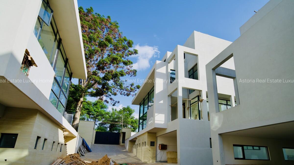 5 Bed Villa with En Suite at 2026-187 * 11.07 - 4