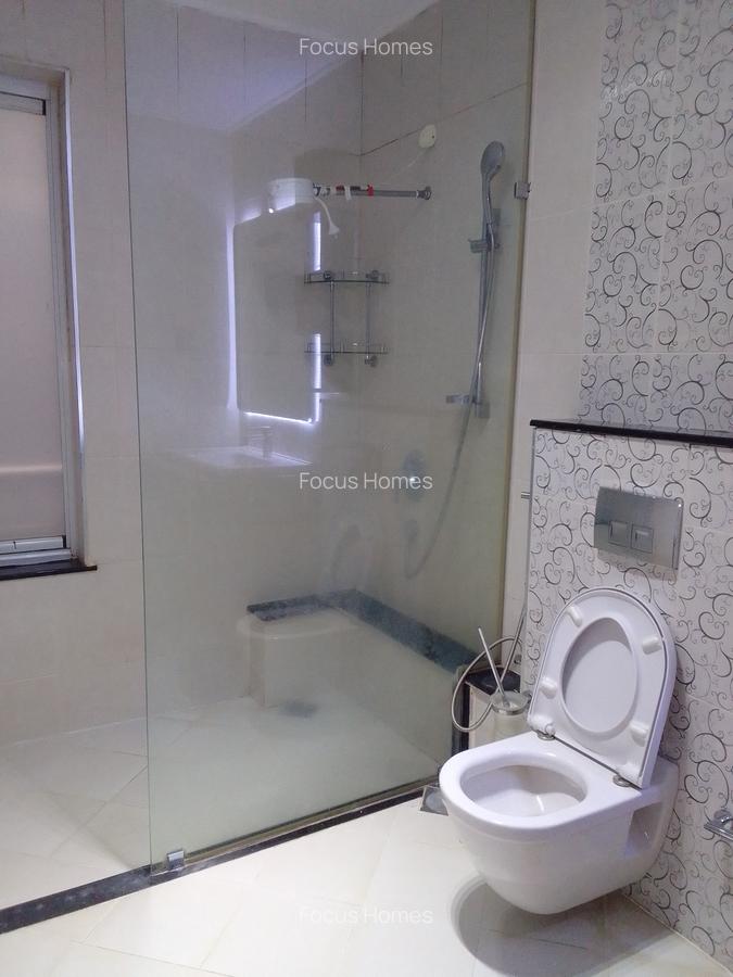 3 Bed Apartment with En Suite in Riverside - 13