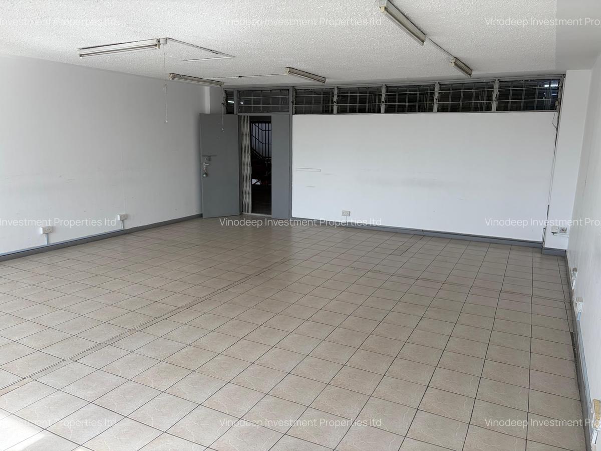 600 ft² Commercial Property with Service Charge Included at Baricho Road - 5