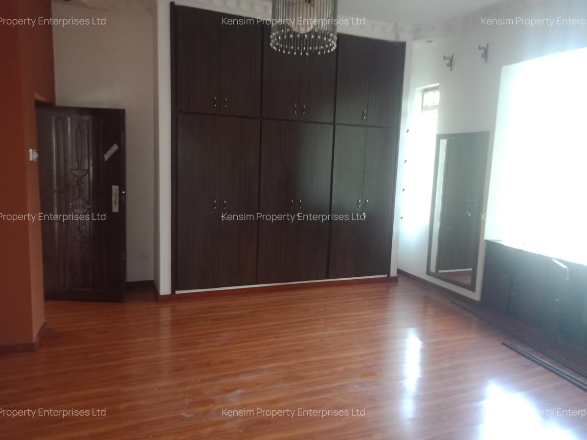 6 Bed House with En Suite in Nyari - 11