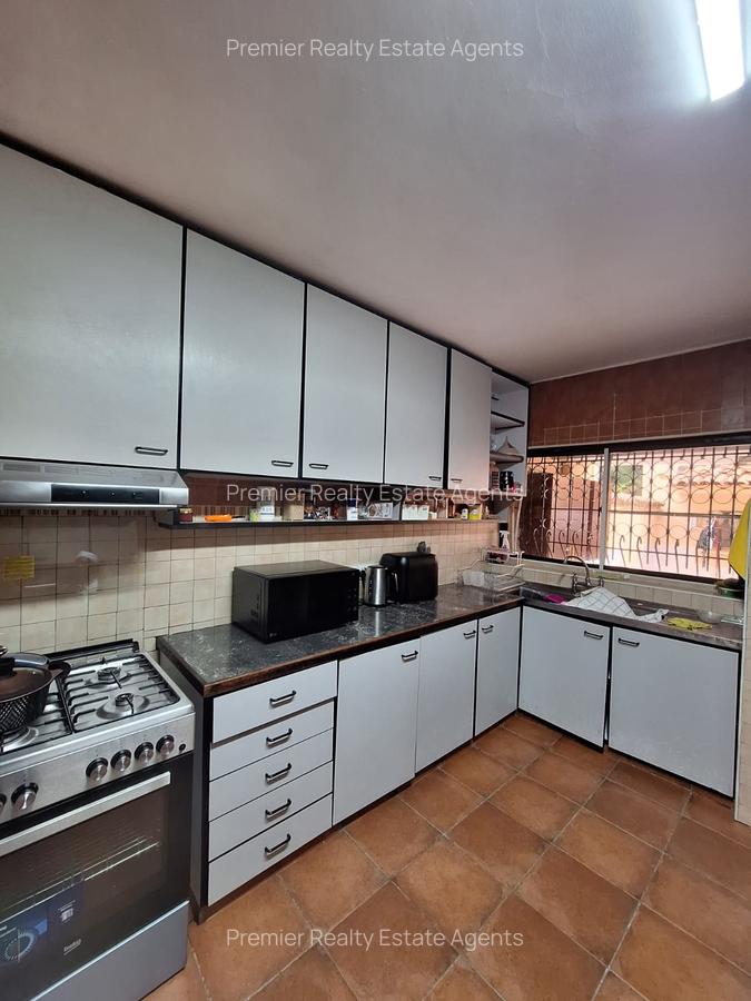 5 Bed Villa with En Suite at Rhapta Road - 10