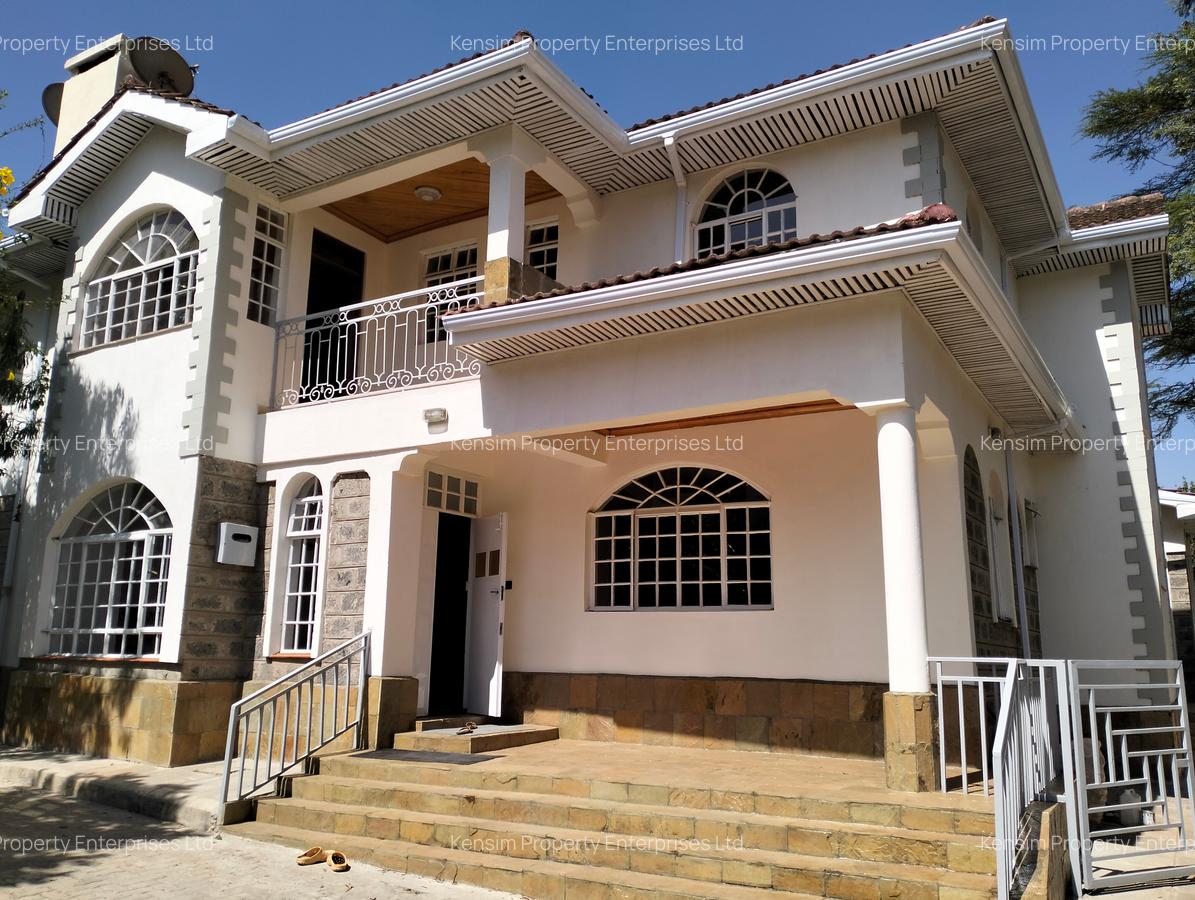 4 Bed Townhouse with En Suite in Lavington - 2