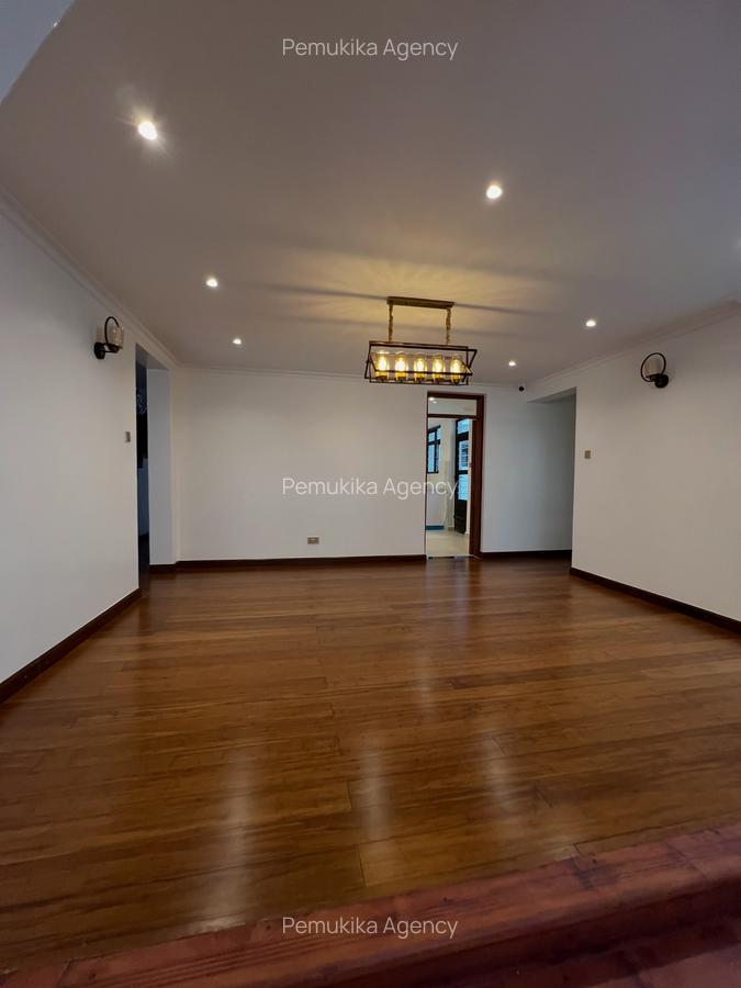 7 Bed House with En Suite in Runda - 3