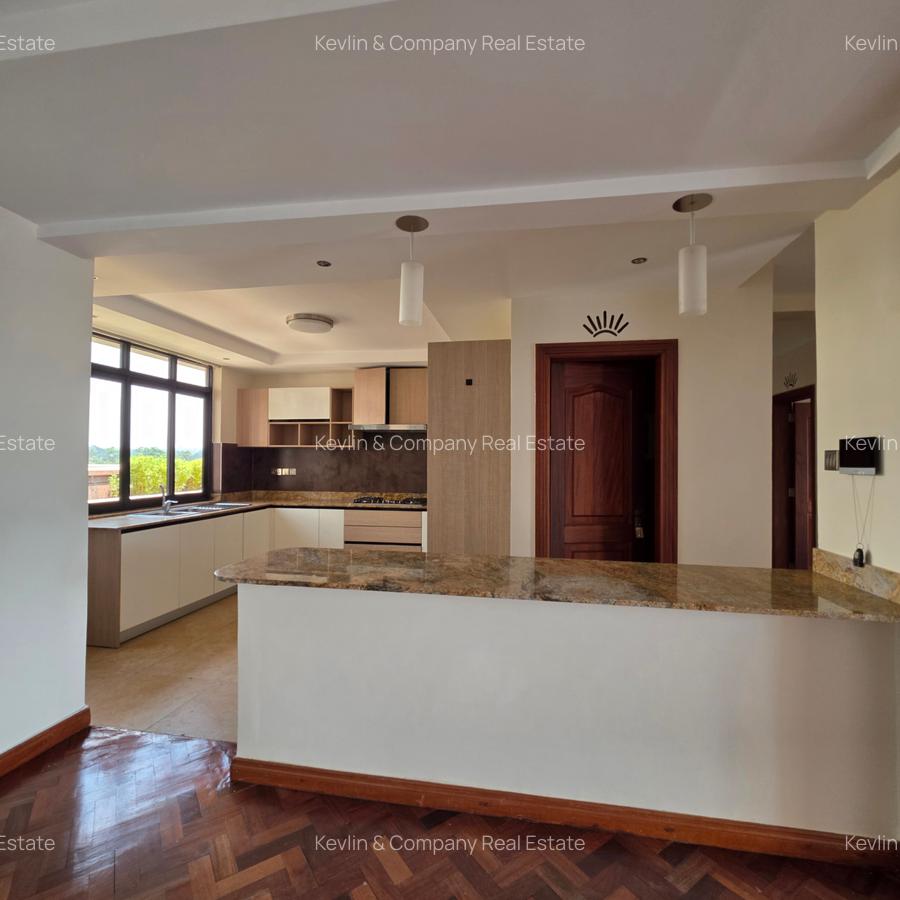 3 Bed Apartment with En Suite in Riverside - 5