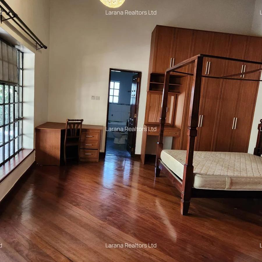 5 Bed Villa with En Suite at Hardy - 11