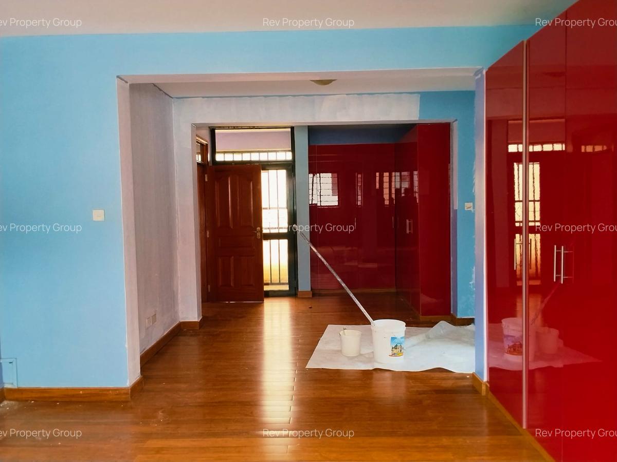 5 Bed Townhouse with En Suite in Lavington - 10