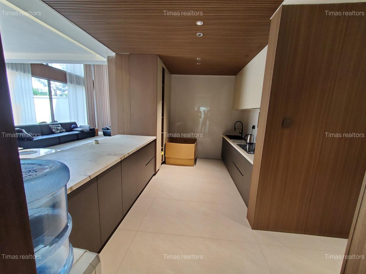 5 Bed Townhouse with En Suite at Lavington - 5