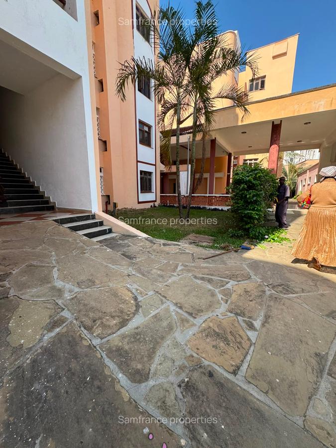 Serviced 3 Bed Apartment with En Suite at Lamera Beach - 14