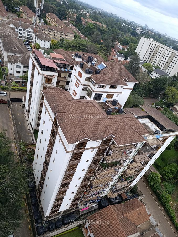 3 Bed Apartment with En Suite in Lavington - 1