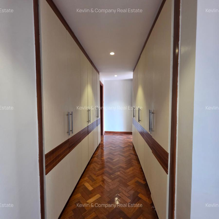 4 Bed Apartment with En Suite in Riverside - 16