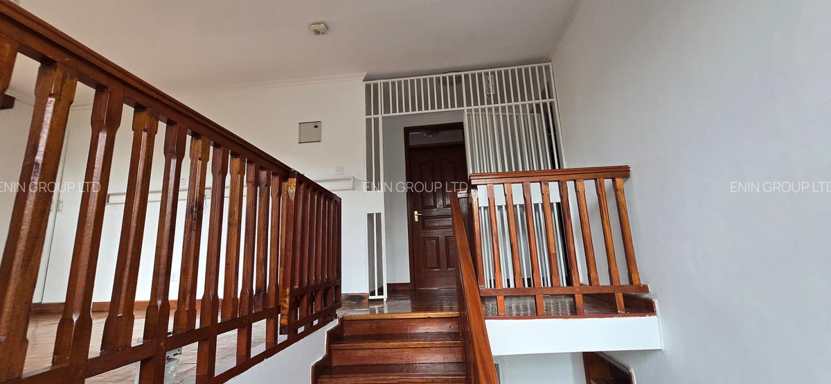 4 Bed Townhouse with En Suite at Rosslyn Garden - 9