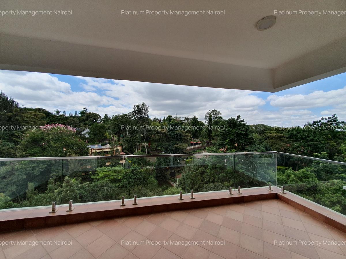 3 Bed Apartment with En Suite at The Colosseum - 2