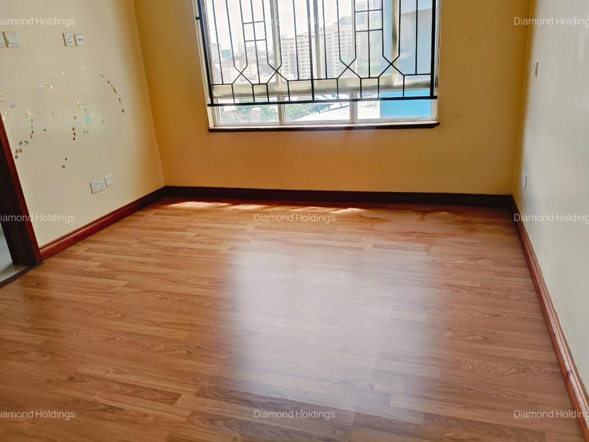 3 Bed Apartment with En Suite at Parklands - 4
