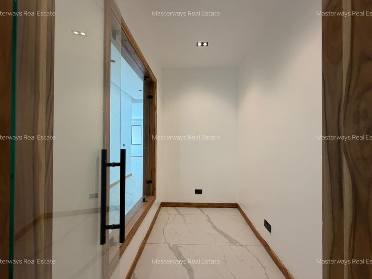2 Bed Apartment with En Suite at Peponi Road - 5