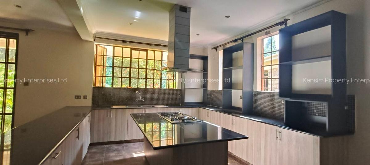 4 Bed Townhouse with En Suite in Rosslyn - 14