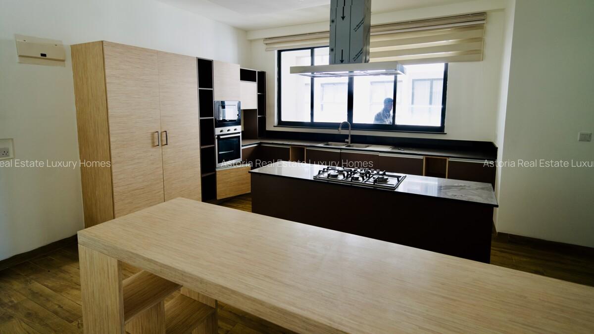 4 Bed Apartment with En Suite at 2026-382 4 Bed - 14