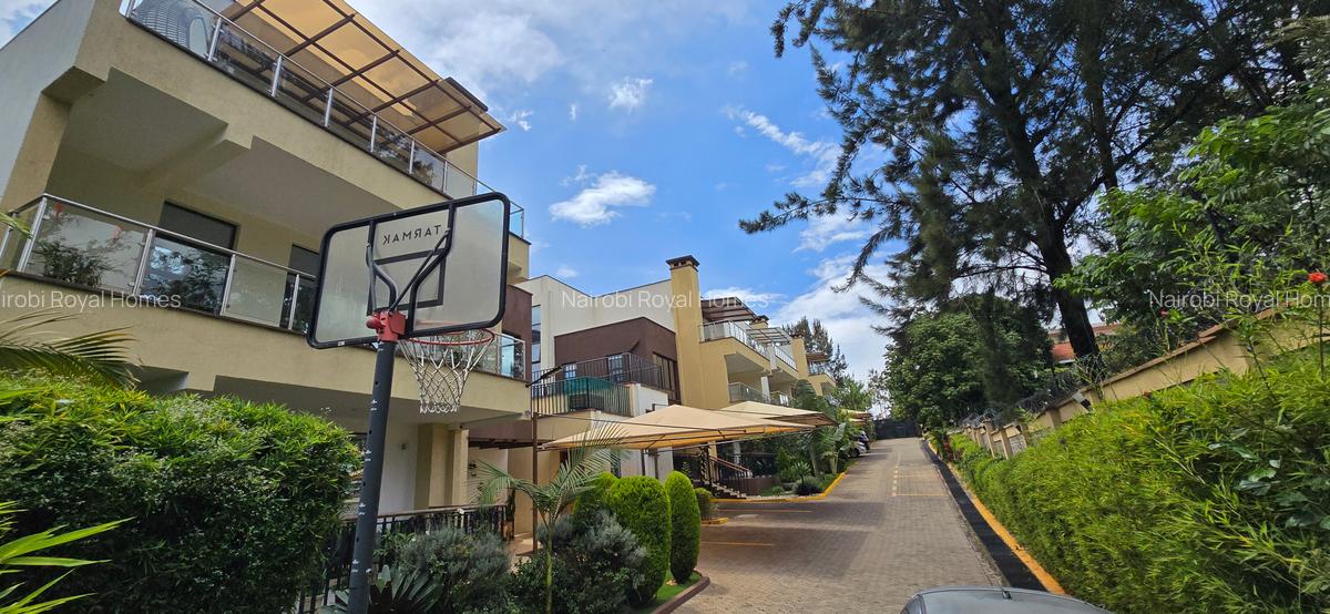 5 Bed Townhouse with En Suite at Lavington Road - 1