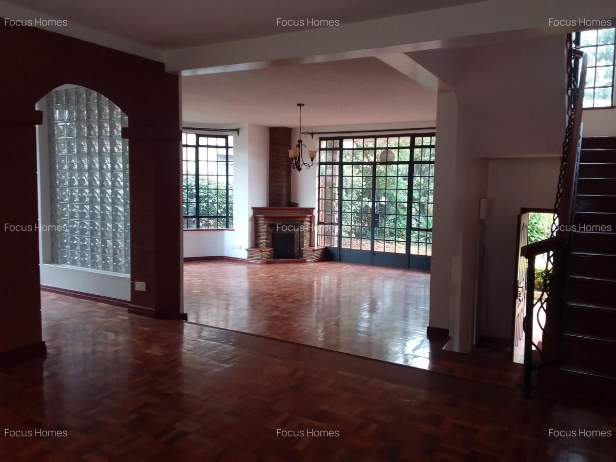 5 Bed Townhouse with En Suite in Lavington - 19