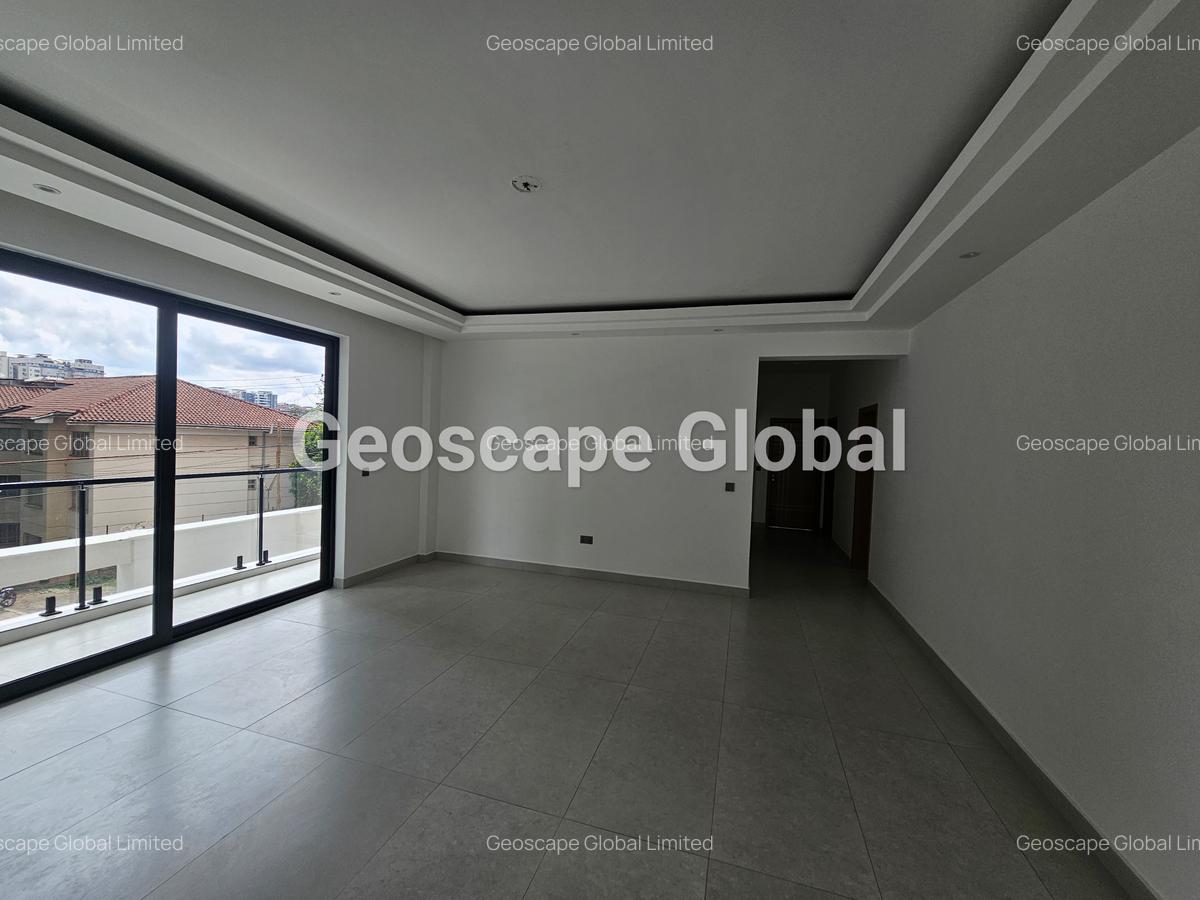 3 Bed Apartment with En Suite in Brookside - 12