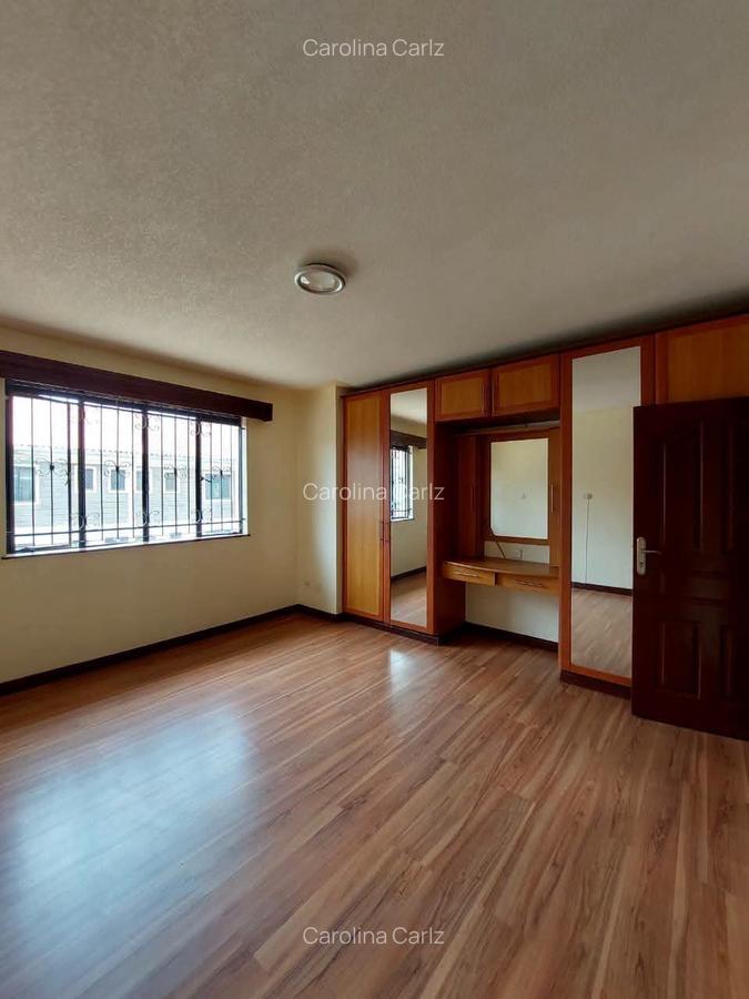 4 Bed Townhouse with En Suite at Brookside Drive - 8