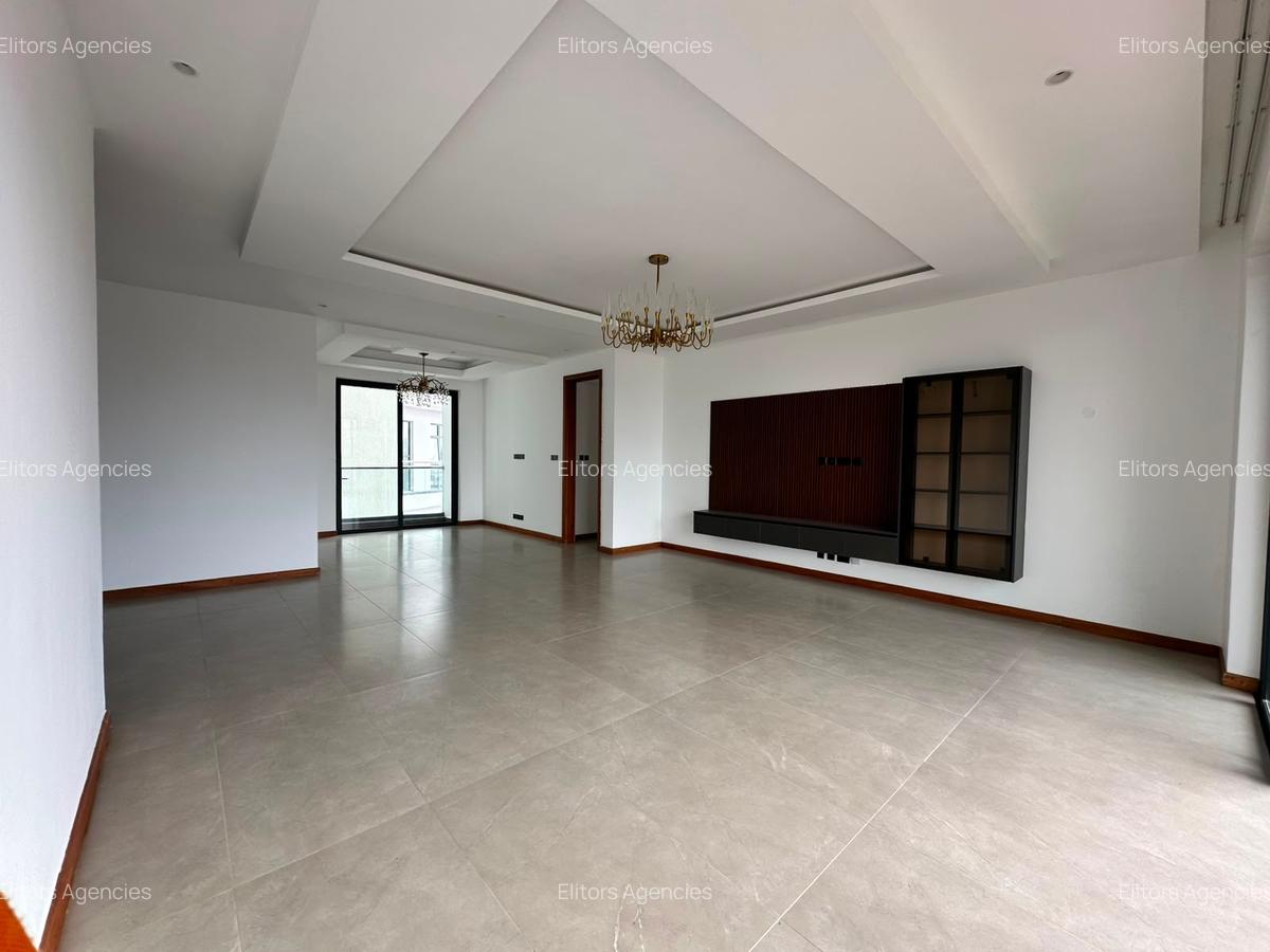 4 Bed Apartment with En Suite at Riverside Drive - 6