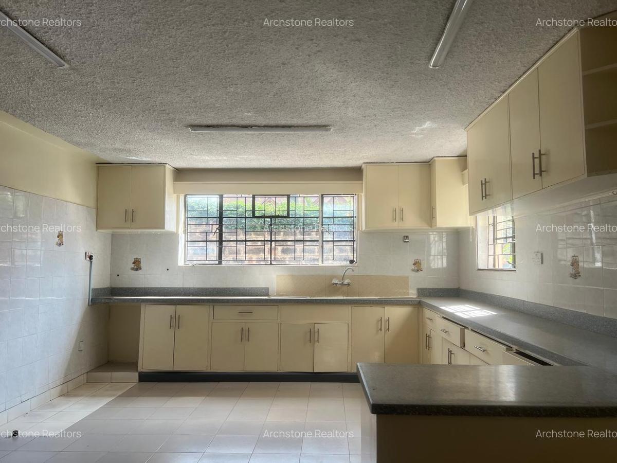5 Bed House with En Suite in Runda - 4