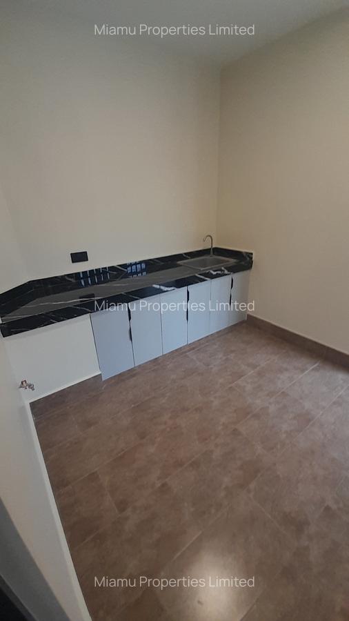 4 Bed Townhouse with En Suite at Banana Road - 15