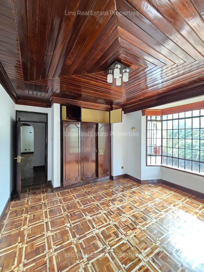 5 Bed House with En Suite in Runda - 9