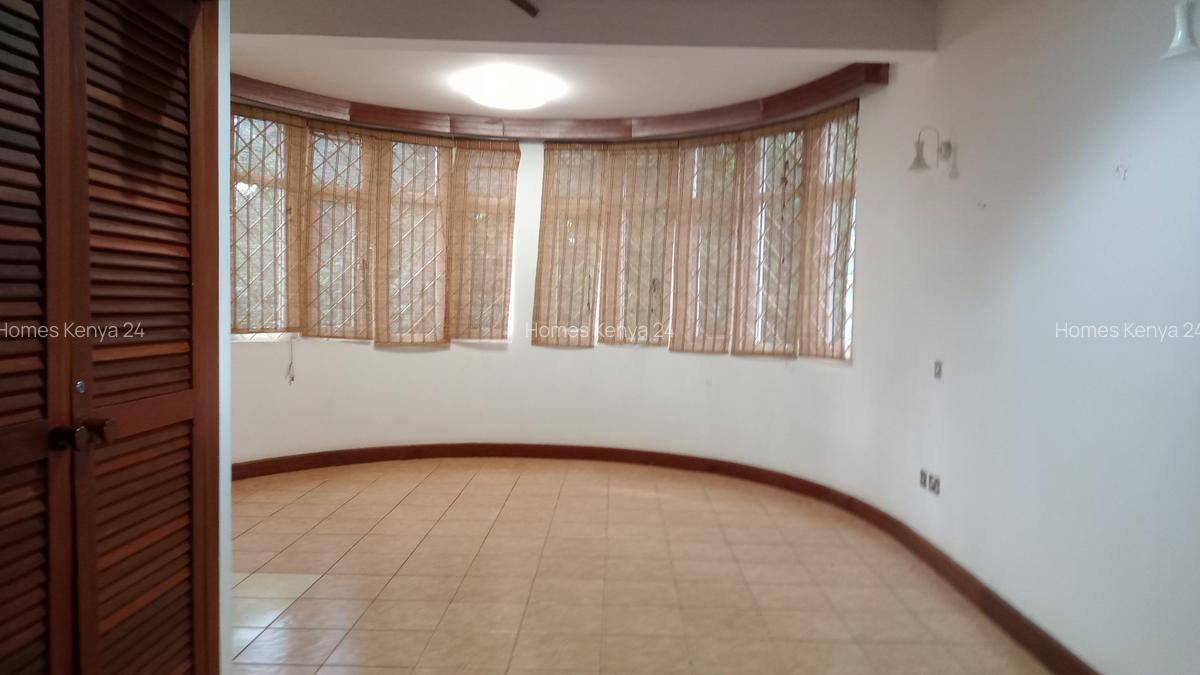 5 Bed House in Rosslyn - 16
