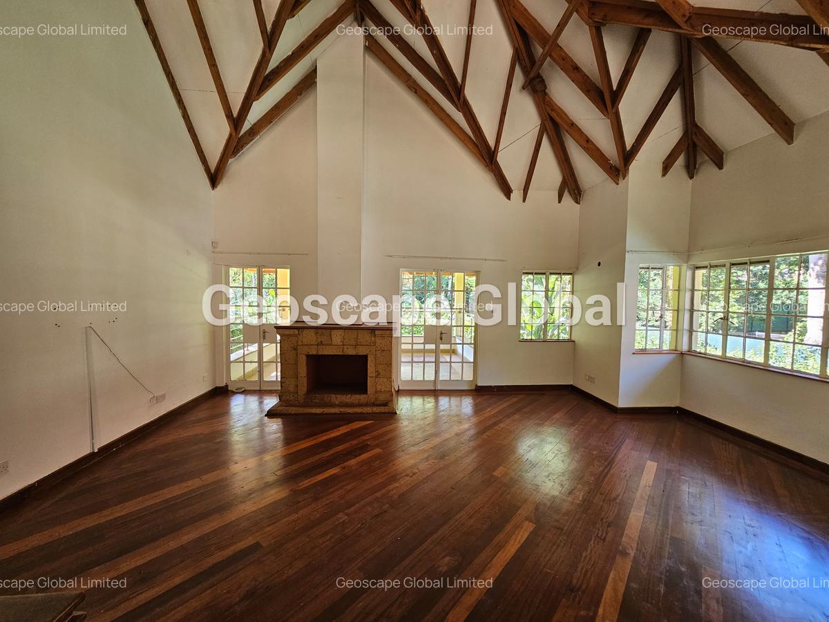5 Bed House with En Suite in Rosslyn - 10