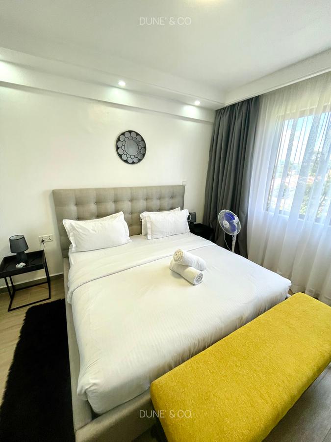 Serviced 2 Bed Apartment with En Suite in Riverside - 18