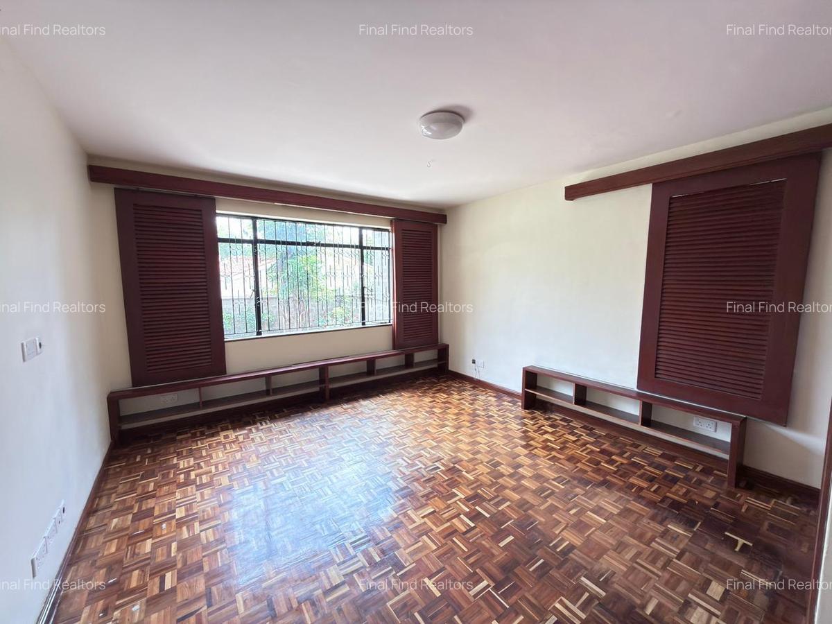 5 Bed Townhouse with En Suite in Brookside - 13