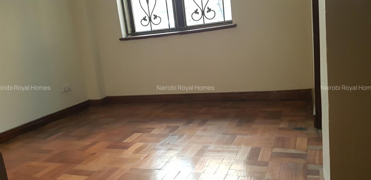 5 Bed Townhouse with En Suite at Lavington Green - 18
